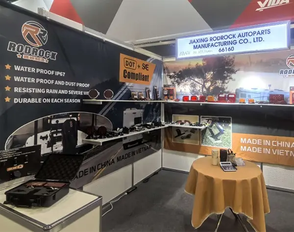Trailer lights shone at the auto parts exhibition